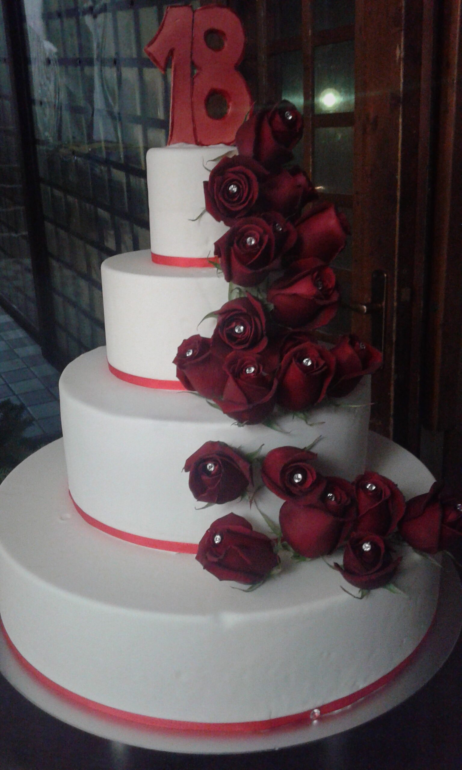 torta compleanno con le rose